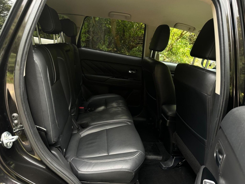 MITSUBISHI OUTLANDER