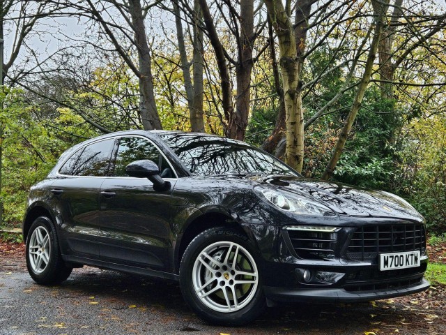 PORSCHE MACAN