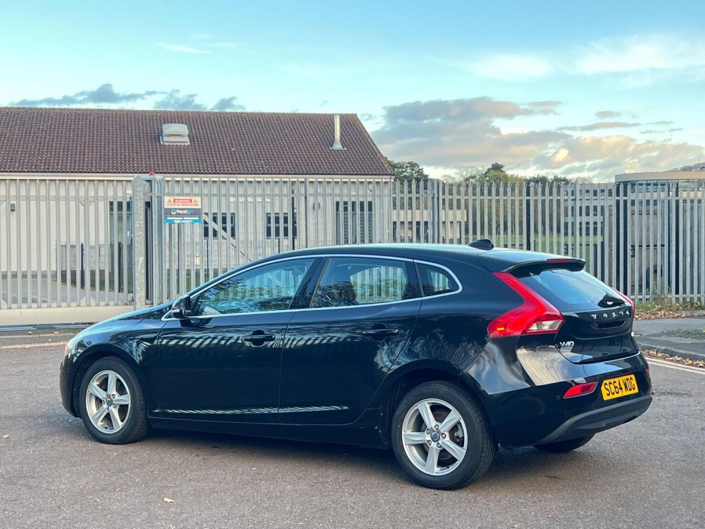 VOLVO V40
