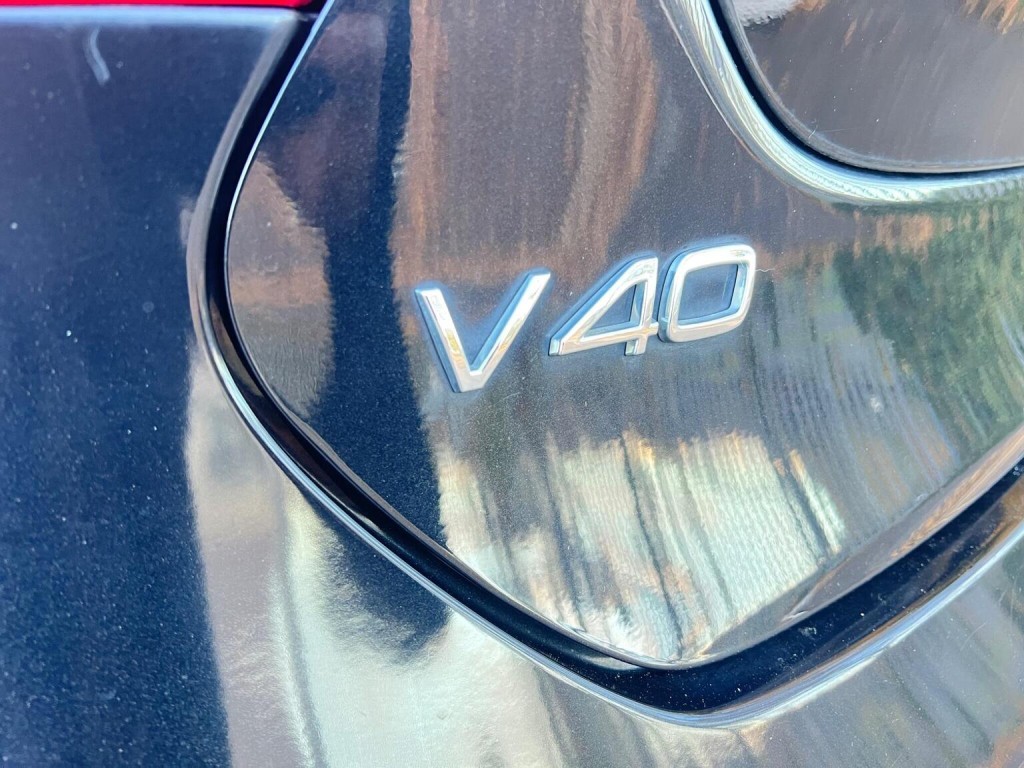 VOLVO V40