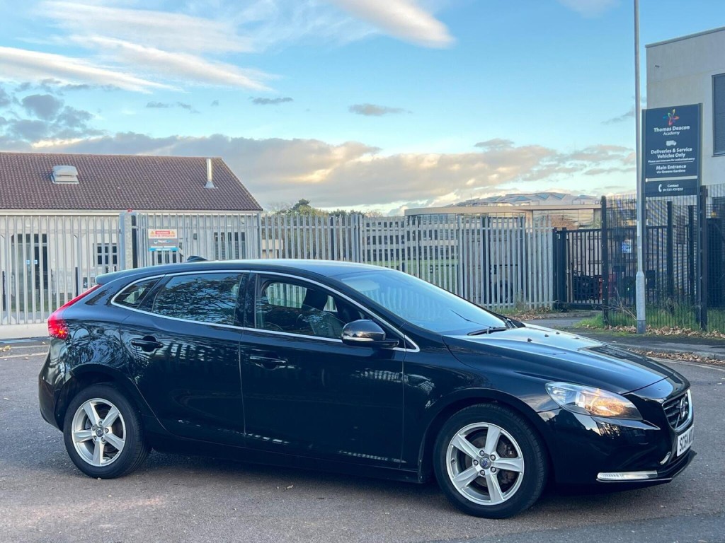 VOLVO V40