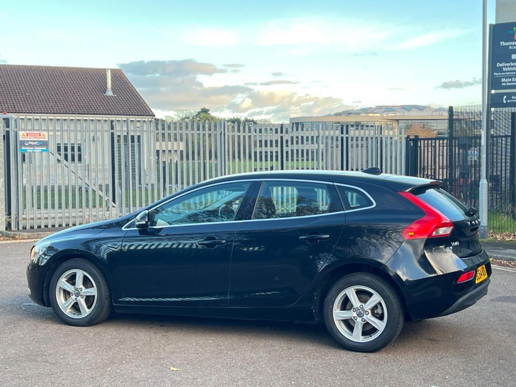 VOLVO V40