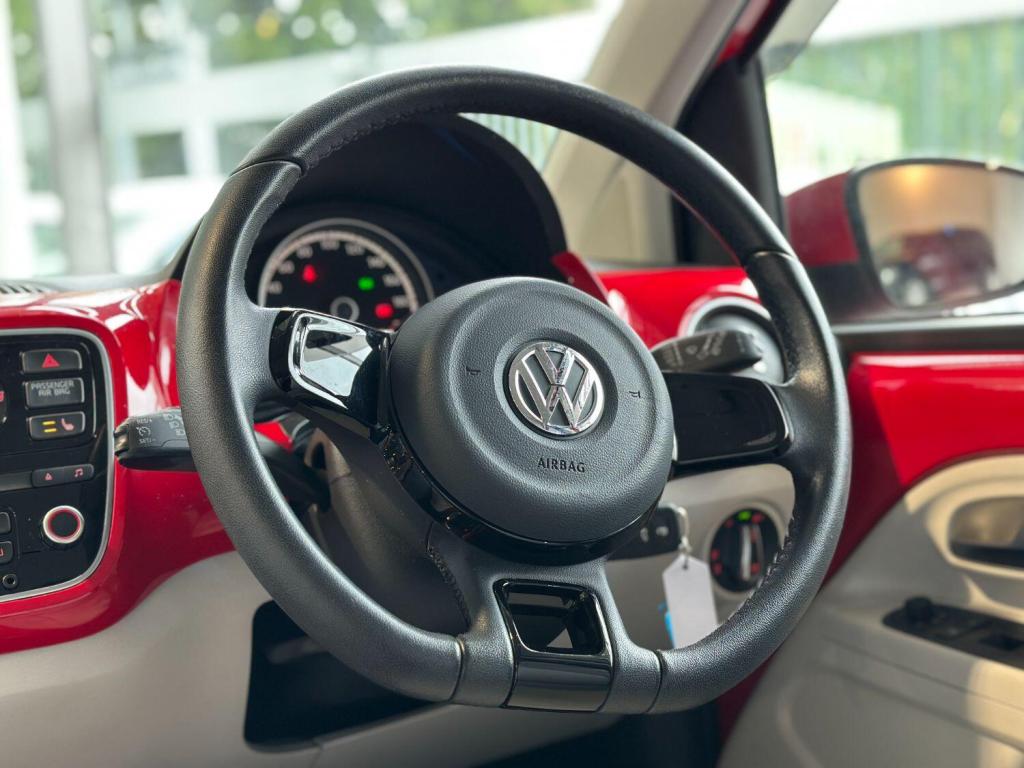 VOLKSWAGEN UP