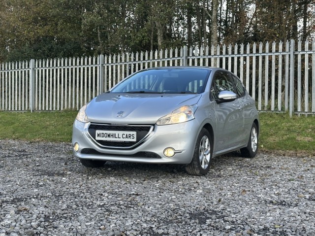 PEUGEOT 208
