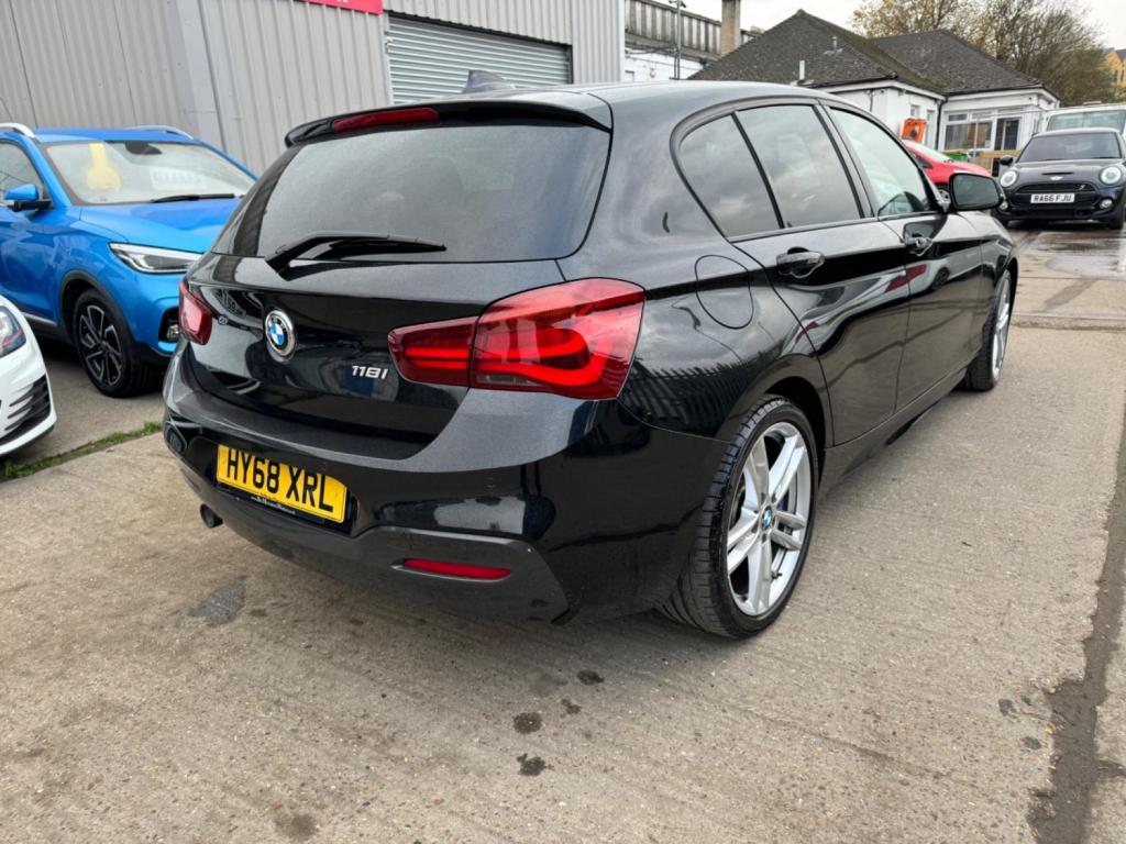 BMW 1 SERIES
