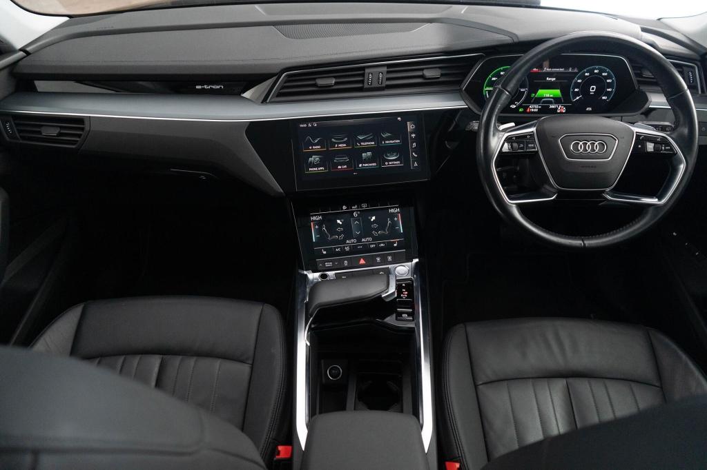 AUDI E-TRON