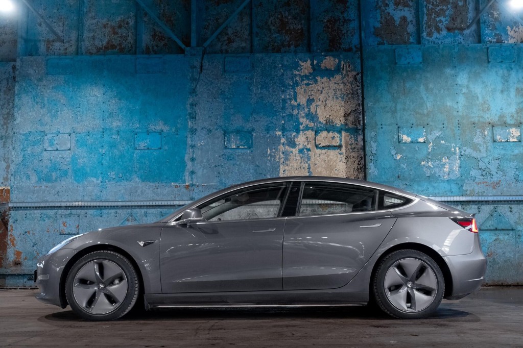 TESLA MODEL 3
