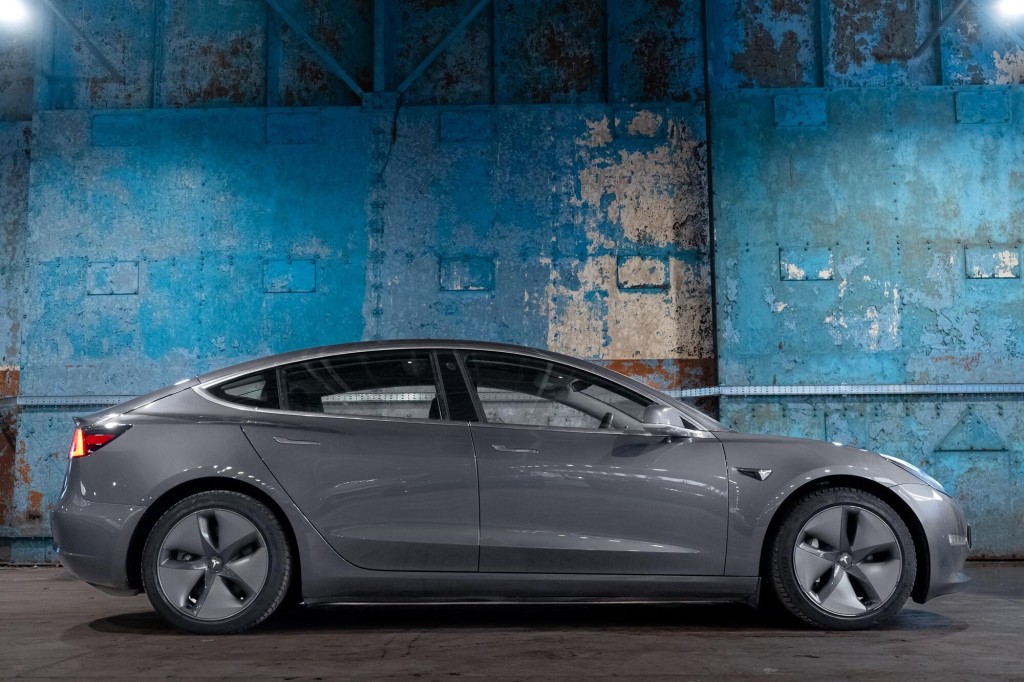 TESLA MODEL 3
