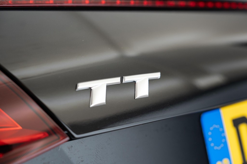 AUDI TT