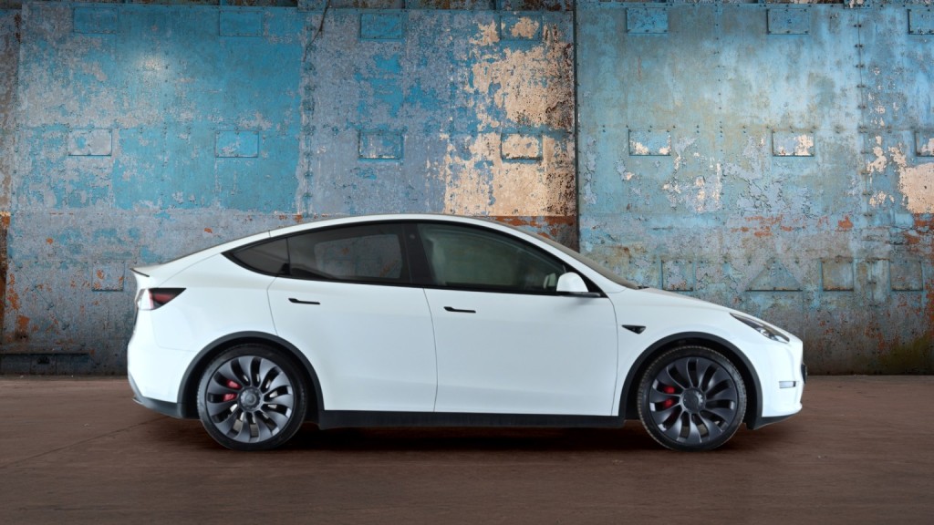 TESLA MODEL Y