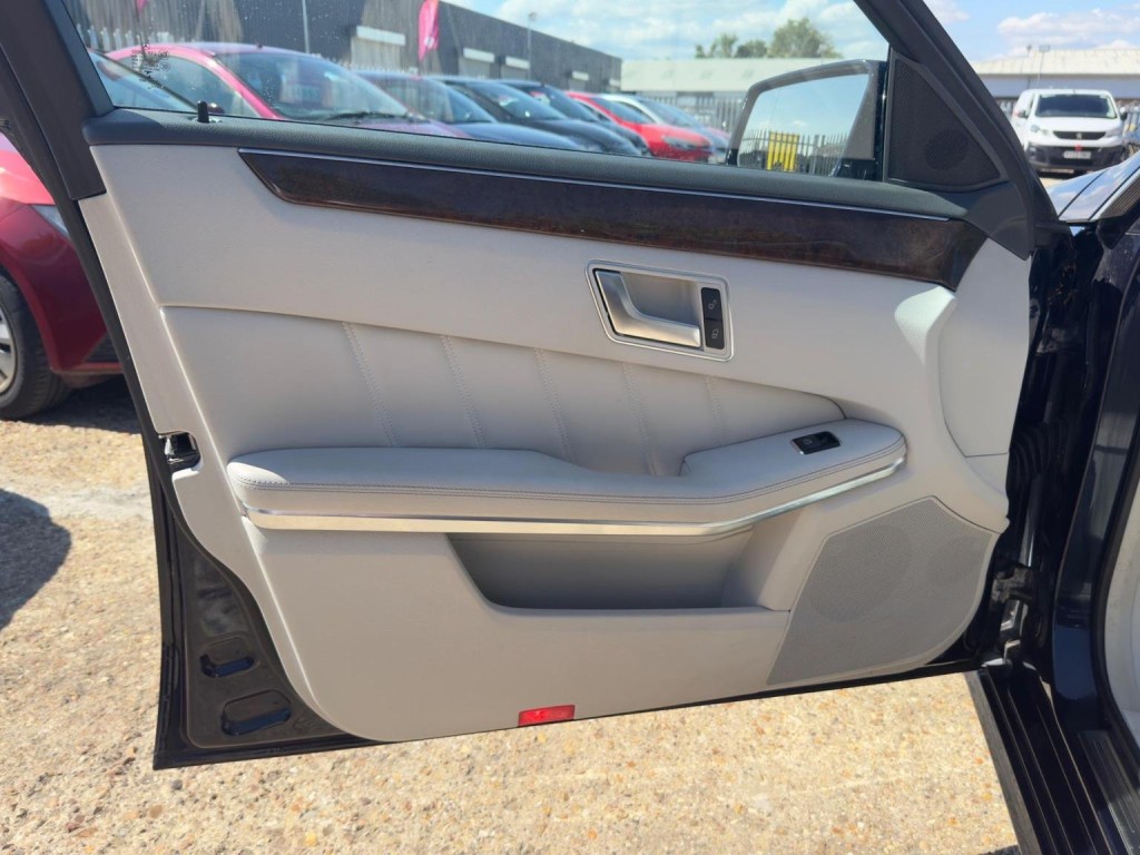 MERCEDES-BENZ E CLASS