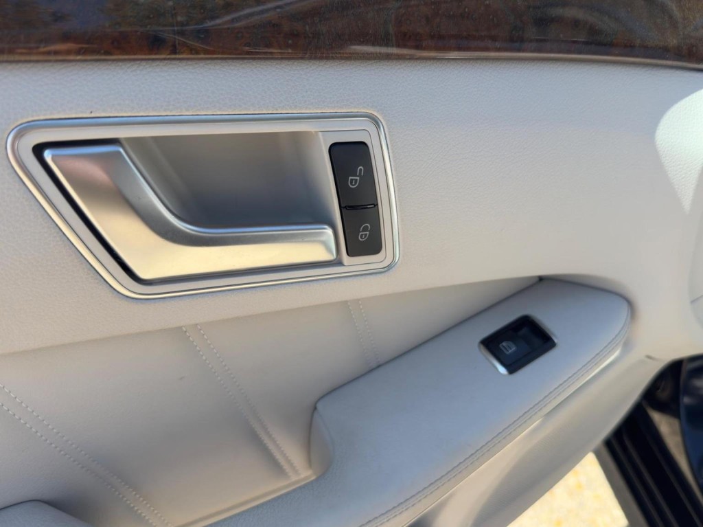 MERCEDES-BENZ E CLASS