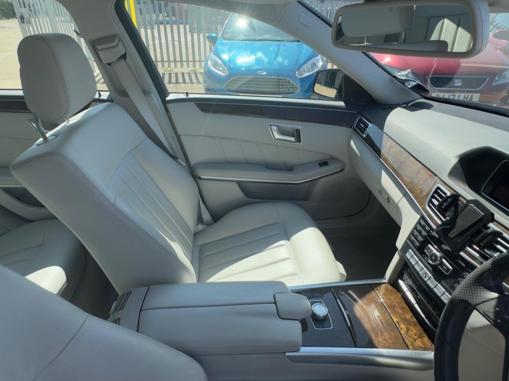 MERCEDES-BENZ E CLASS