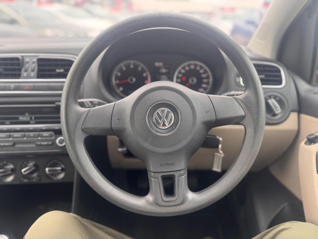 VOLKSWAGEN POLO