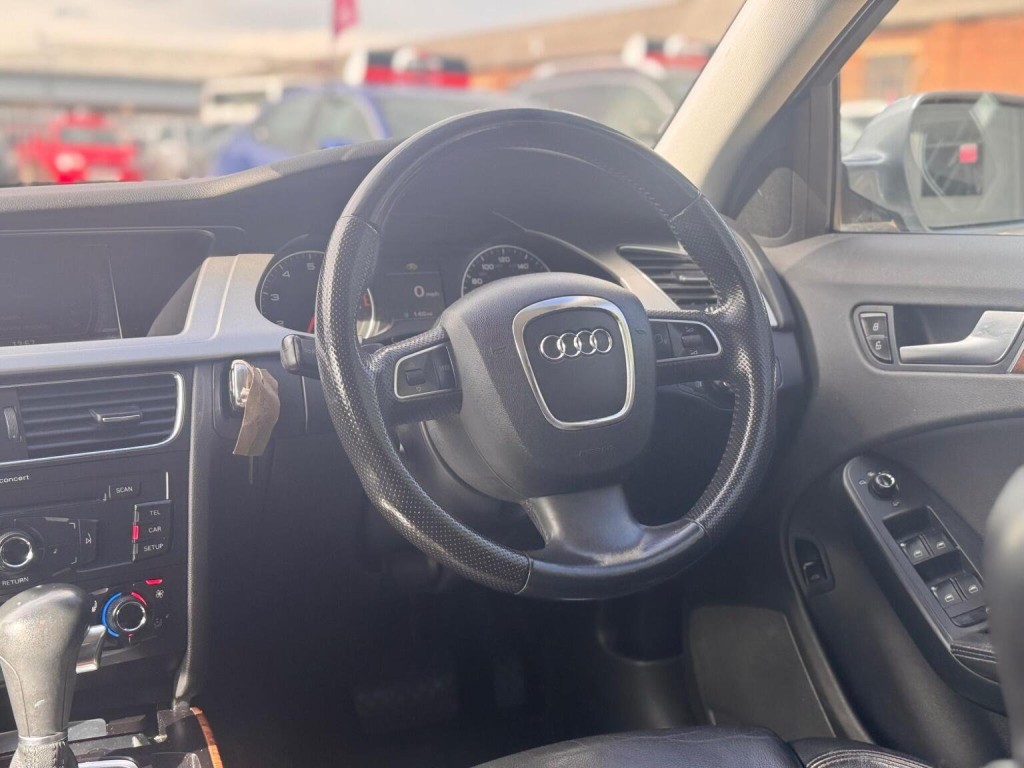 AUDI A4 AVANT