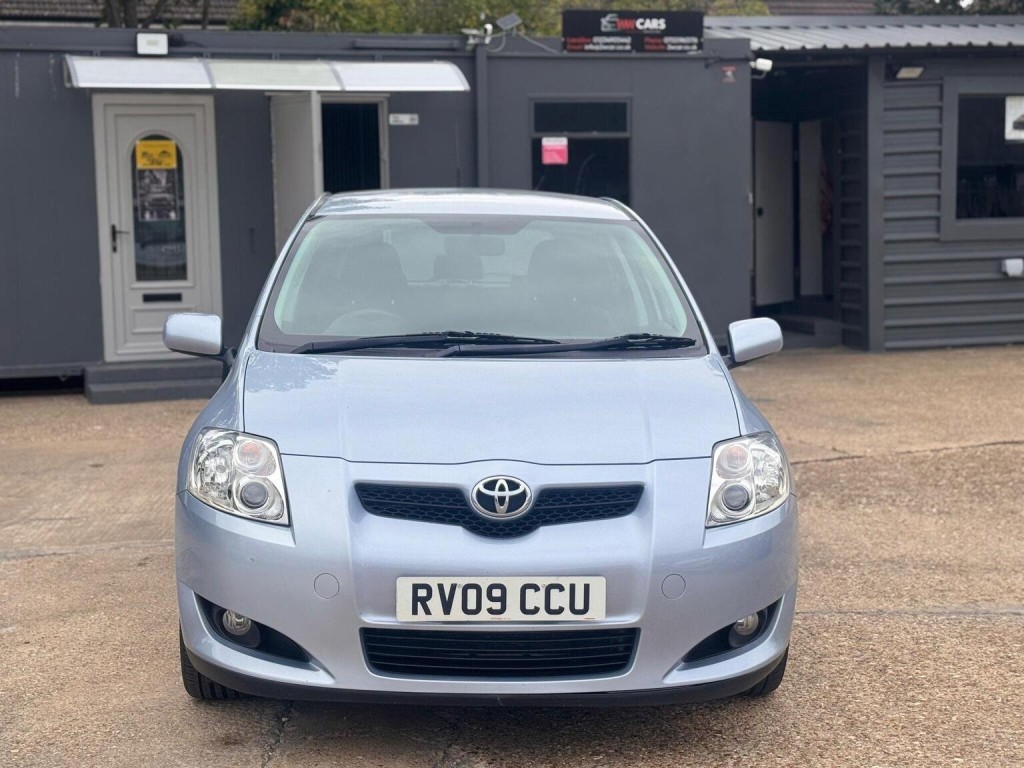 TOYOTA AURIS