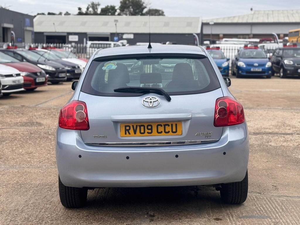 TOYOTA AURIS