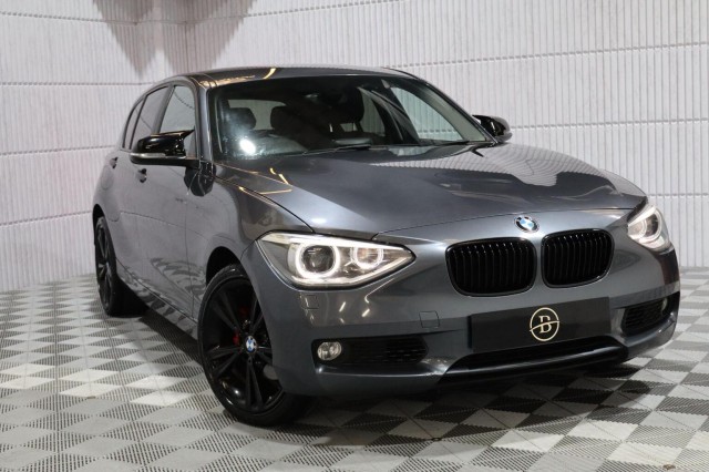 BMW 1 SERIES 2.0 120d SE xDrive Euro 5 (s/s) 5dr