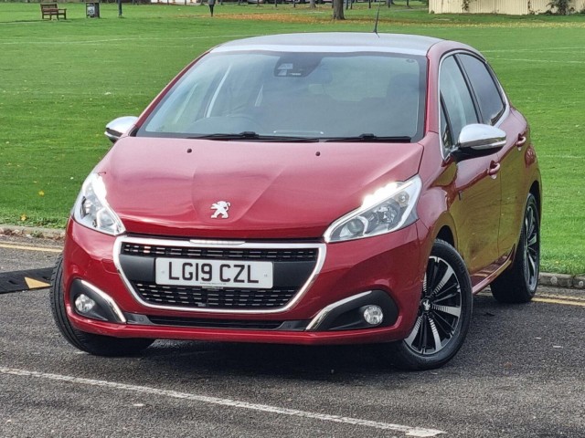PEUGEOT 208