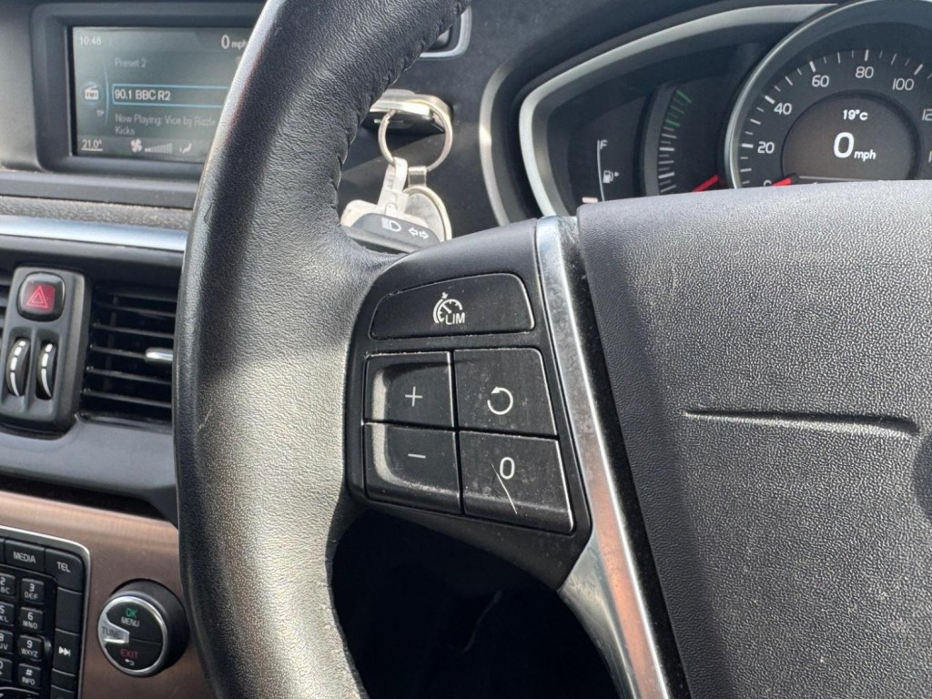 VOLVO V40 CROSS COUNTRY