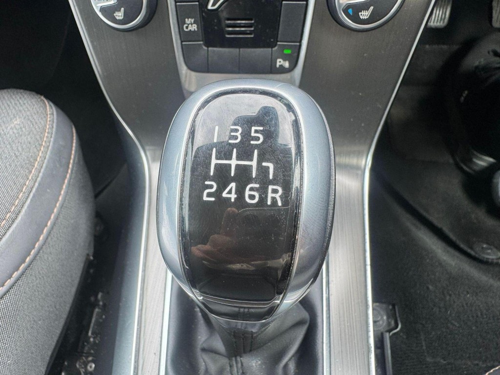 VOLVO V40 CROSS COUNTRY