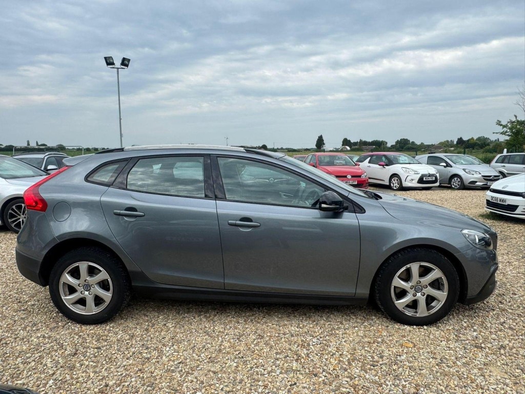 VOLVO V40 CROSS COUNTRY
