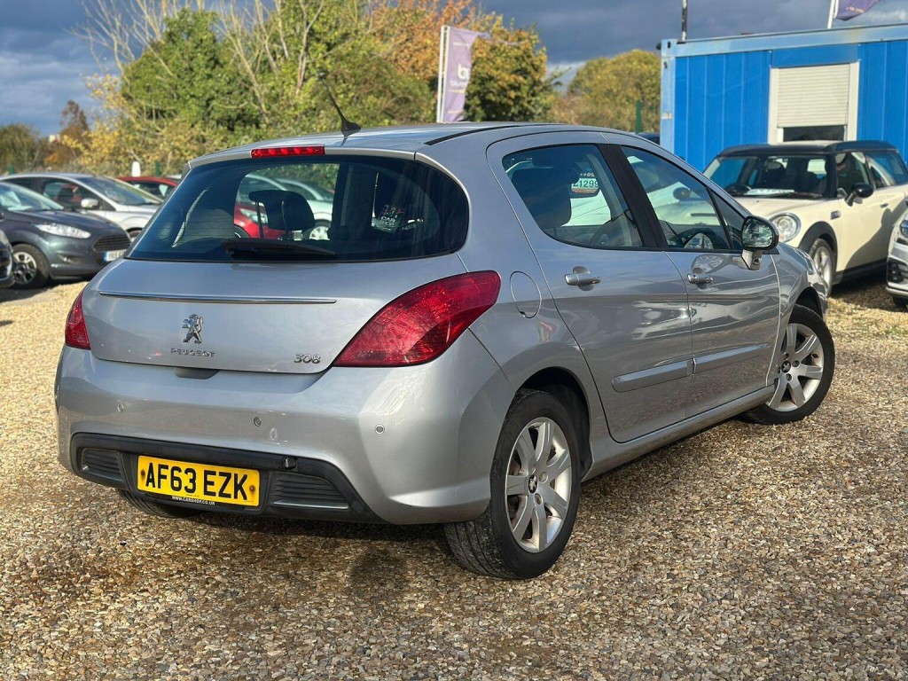 PEUGEOT 308