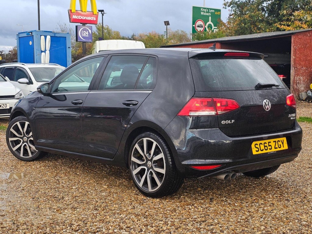 VOLKSWAGEN GOLF