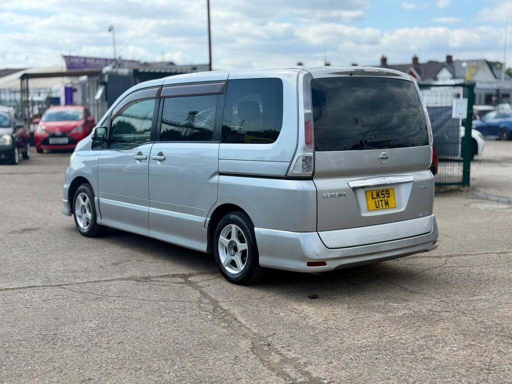NISSAN SERENA