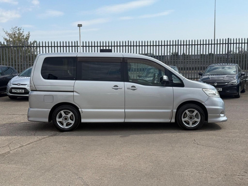 NISSAN SERENA