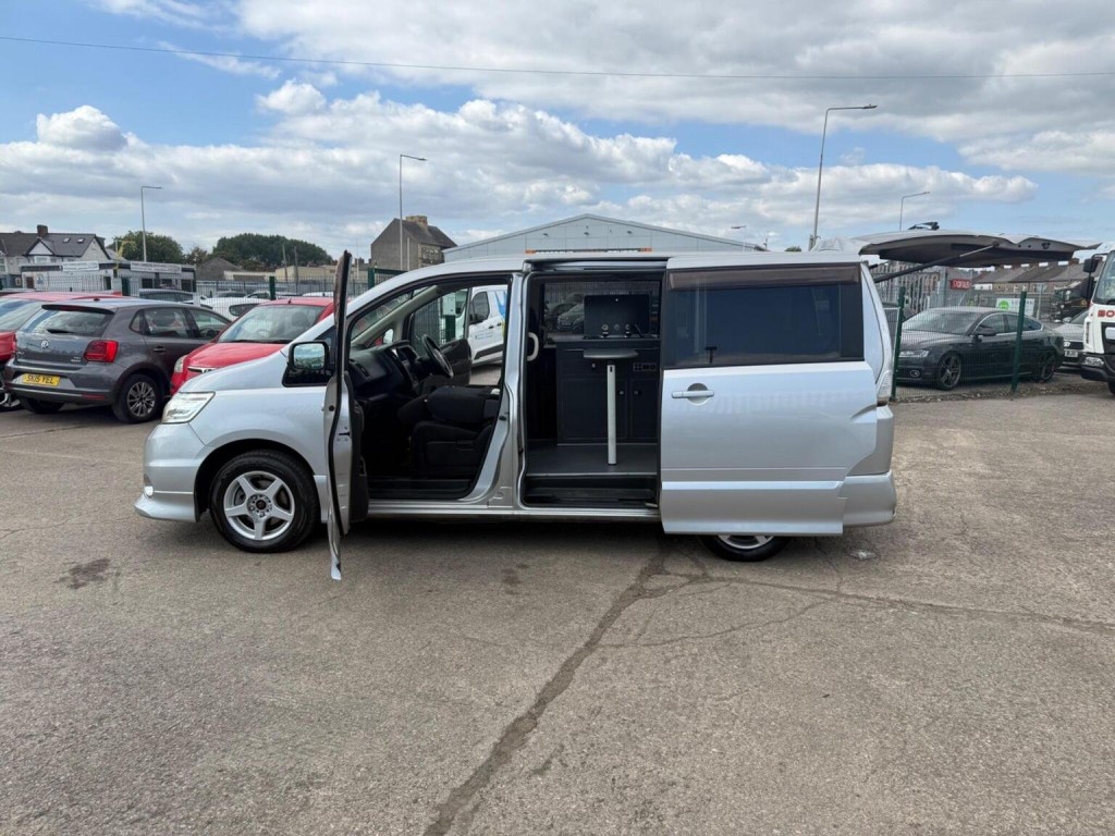 NISSAN SERENA
