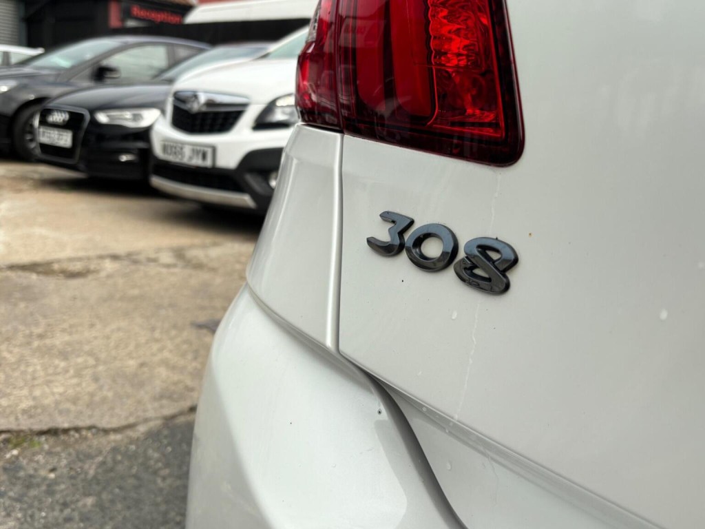 PEUGEOT 308