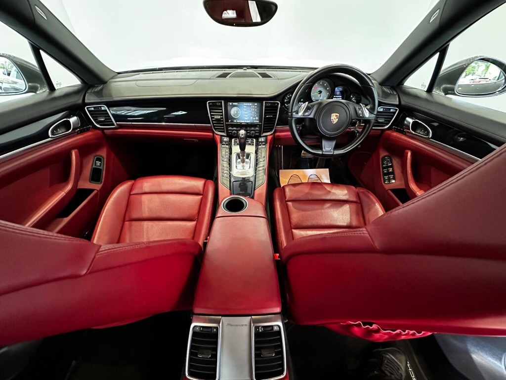 PORSCHE PANAMERA