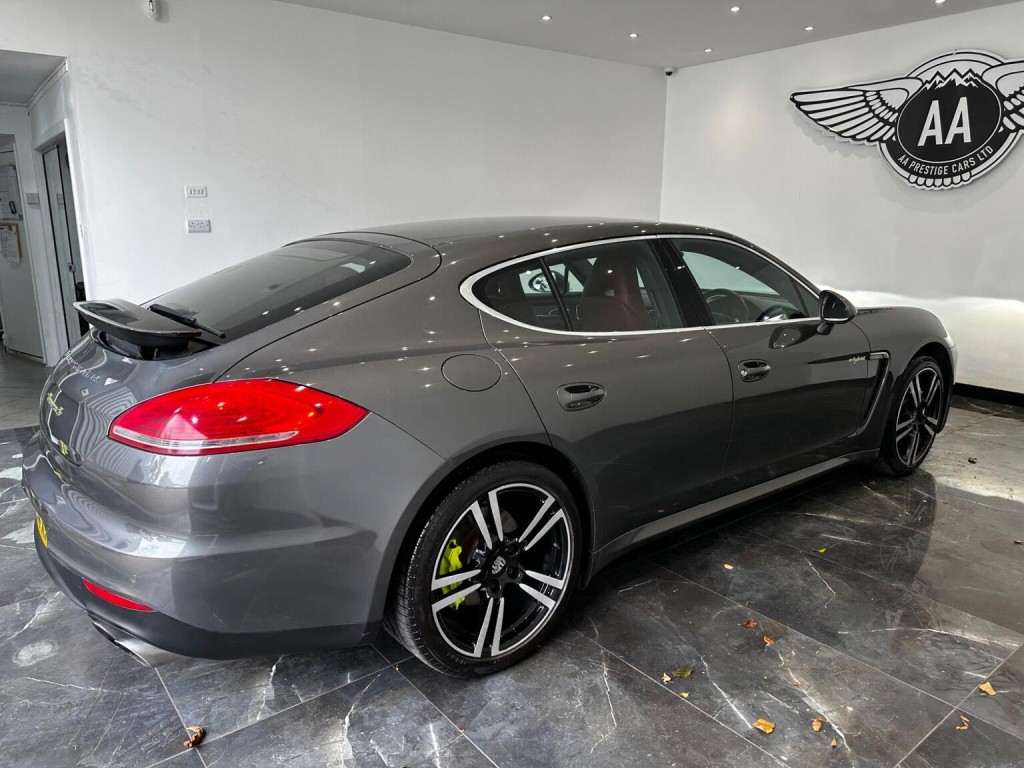 PORSCHE PANAMERA