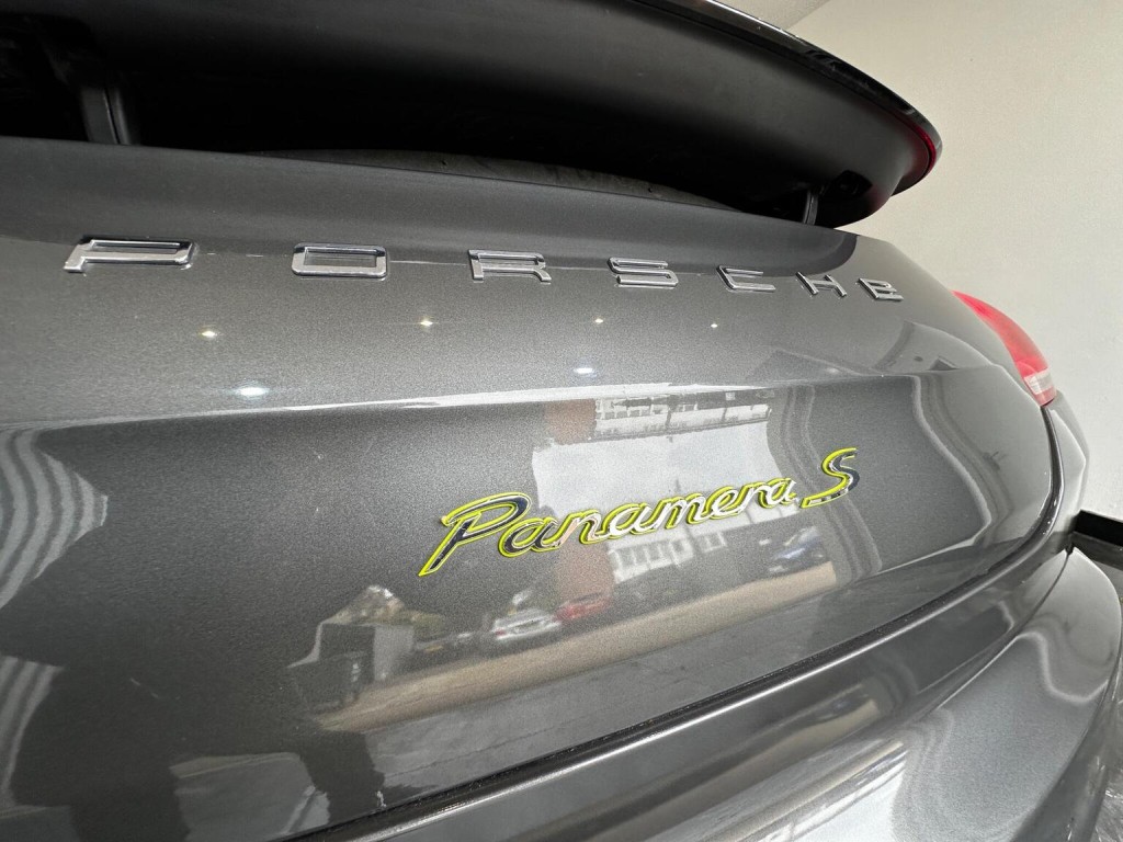 PORSCHE PANAMERA