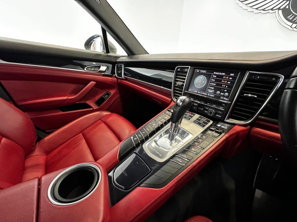 PORSCHE PANAMERA