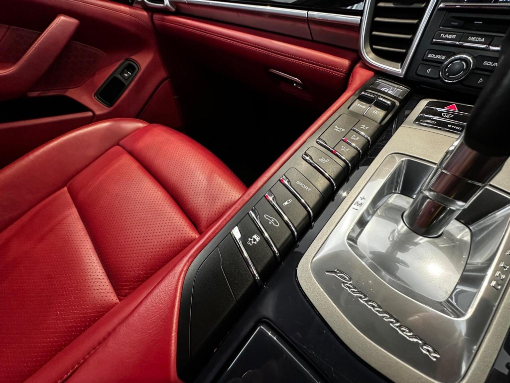 PORSCHE PANAMERA