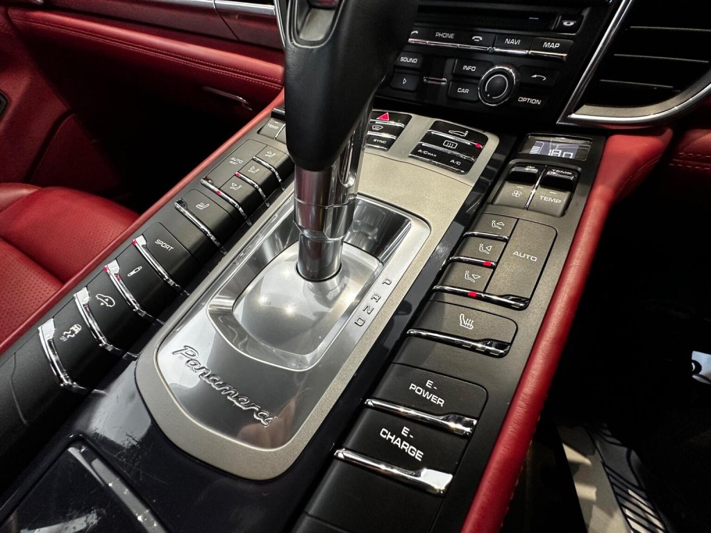 PORSCHE PANAMERA