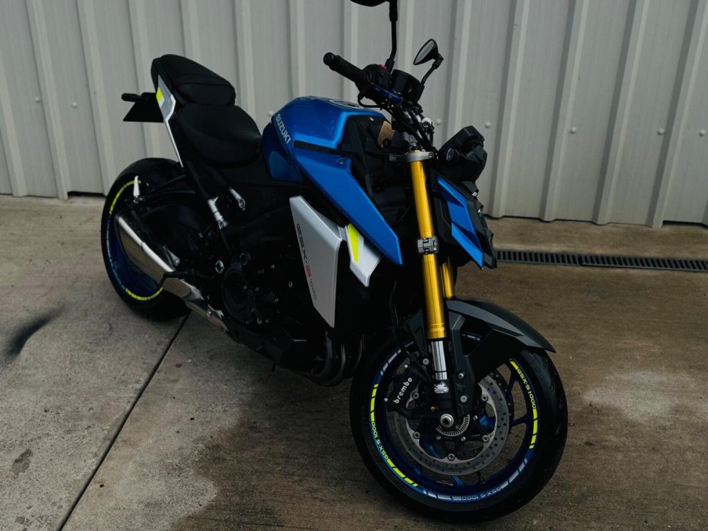 SUZUKI GSX-S1000