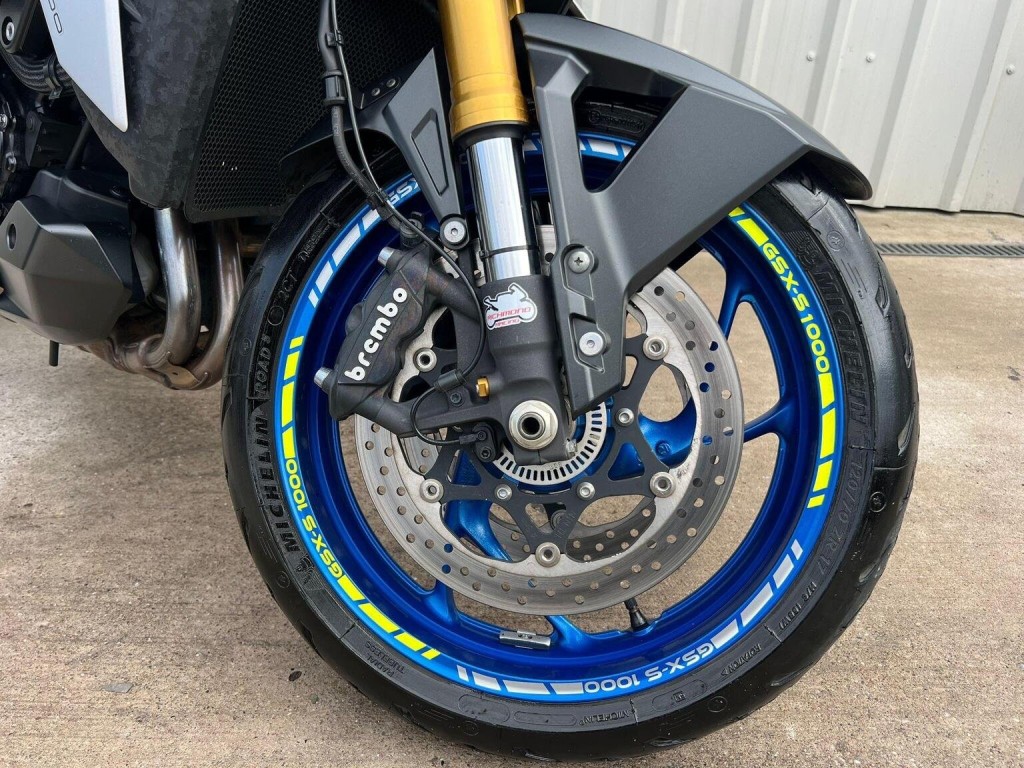 SUZUKI GSX-S1000