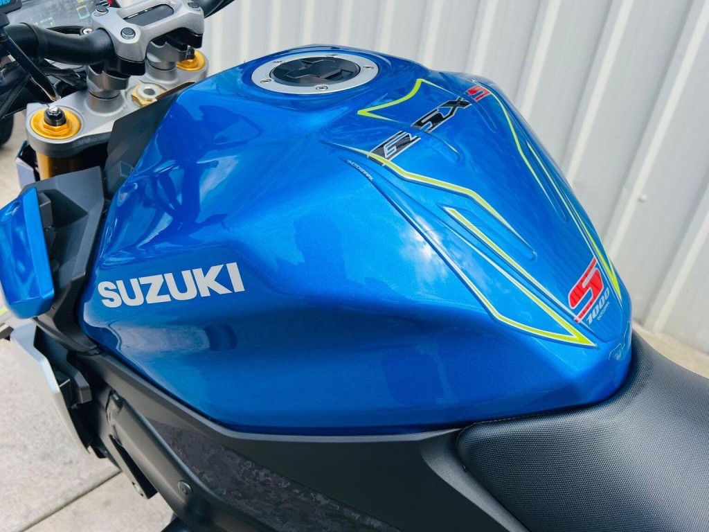SUZUKI GSX-S1000