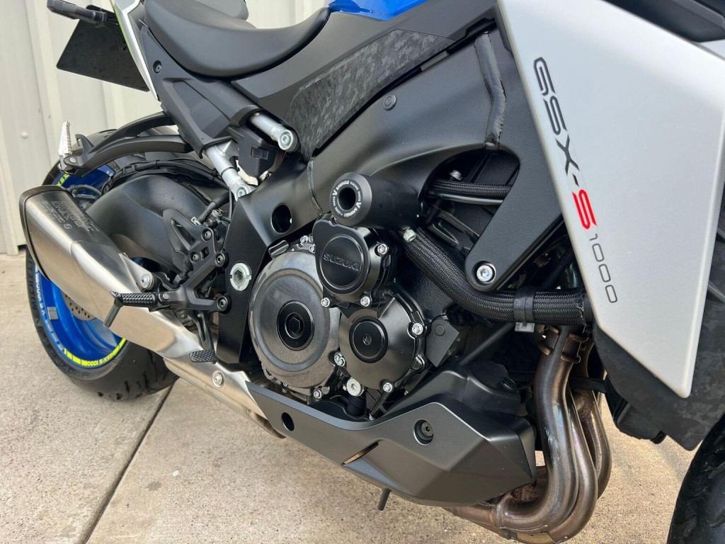 SUZUKI GSX-S1000