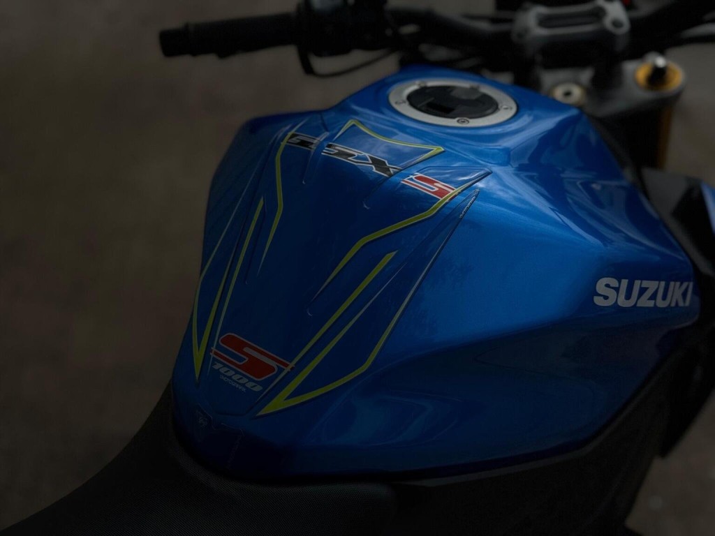 SUZUKI GSX-S1000