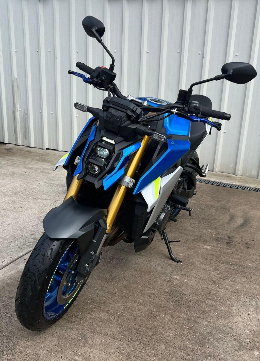 SUZUKI GSX-S1000
