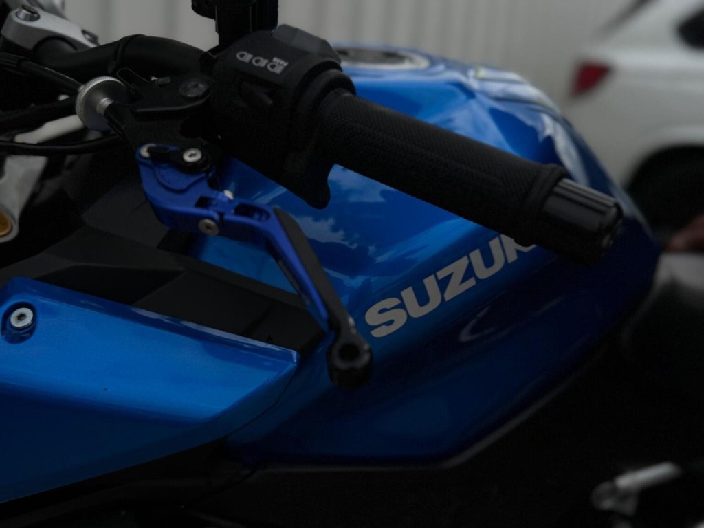 SUZUKI GSX-S1000