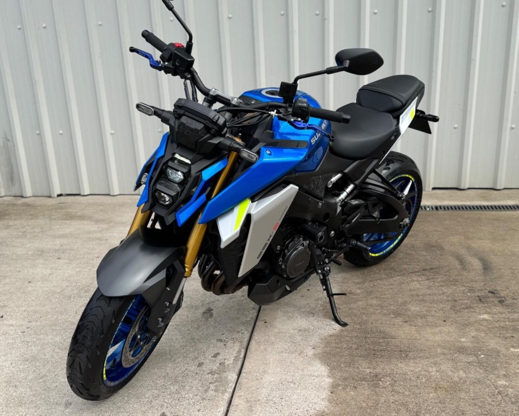 SUZUKI GSX-S1000