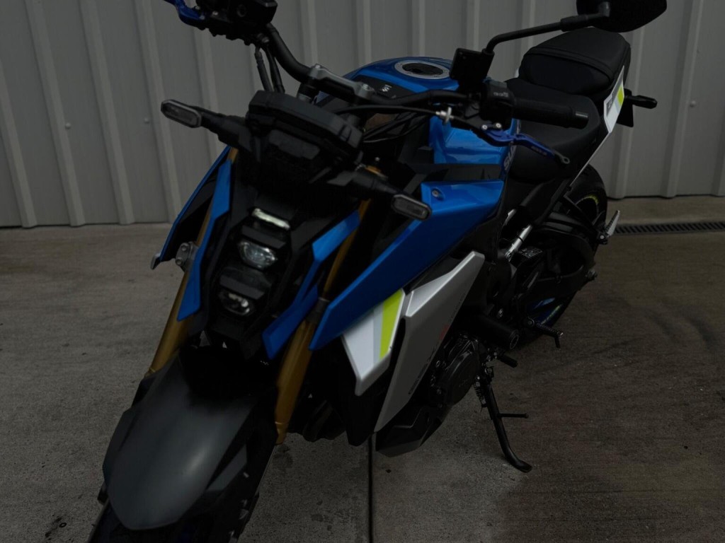 SUZUKI GSX-S1000