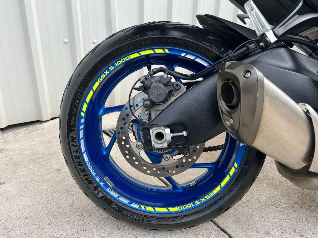 SUZUKI GSX-S1000