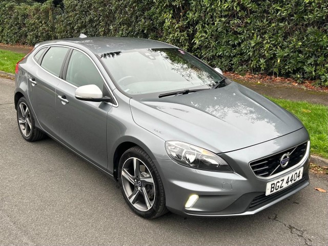 VOLVO V40 2.0 D2 R-Design Euro 6 (s/s) 5dr