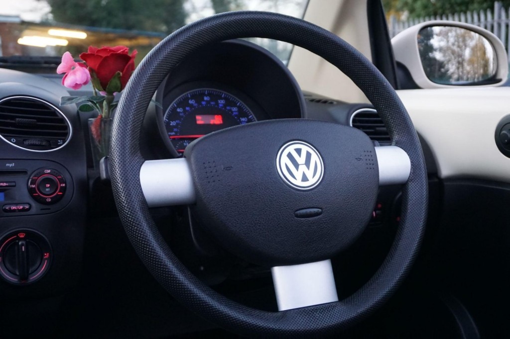 VOLKSWAGEN BEETLE
